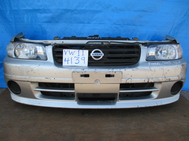 Used Nissan  HEAD LAMP RIGHT